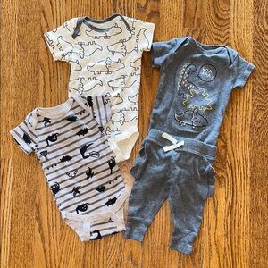 Gerber baby Dino bundle - 4 items - EUC